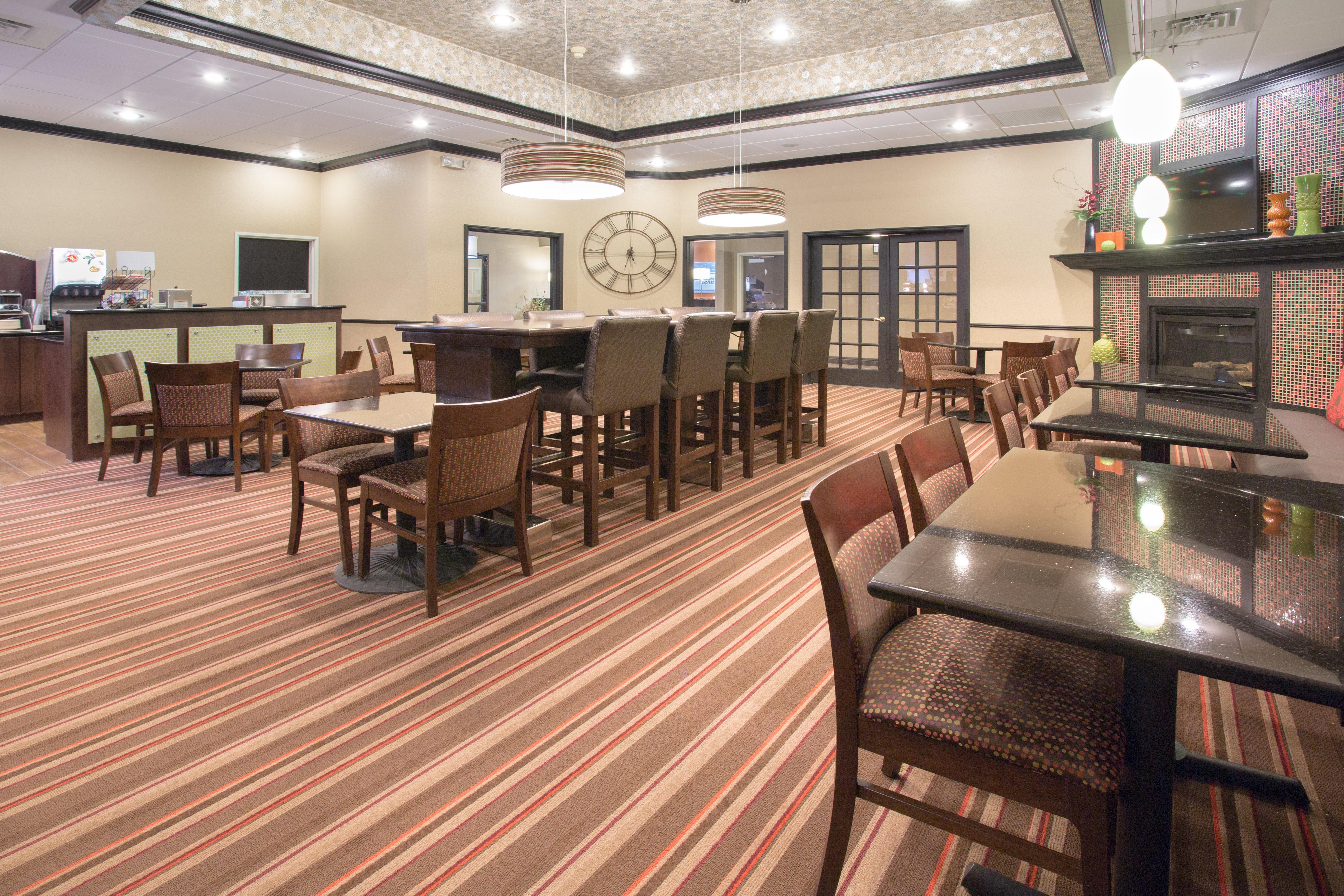 Holiday Inn Express Hotel & Suites Lexington By Ihg Экстерьер фото