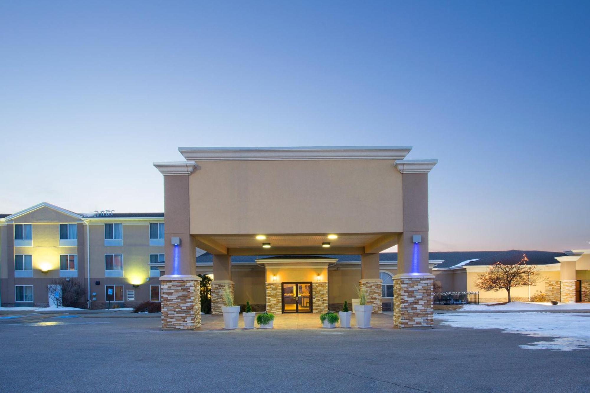Holiday Inn Express Hotel & Suites Lexington By Ihg Экстерьер фото