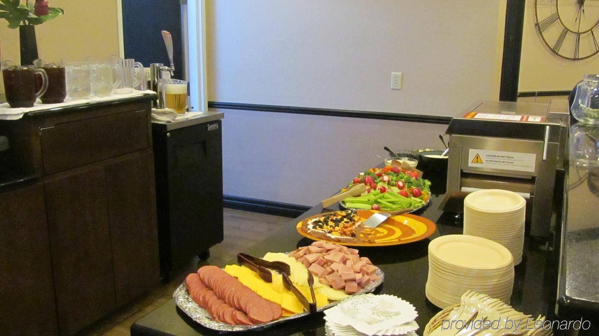 Holiday Inn Express Hotel & Suites Lexington By Ihg Экстерьер фото
